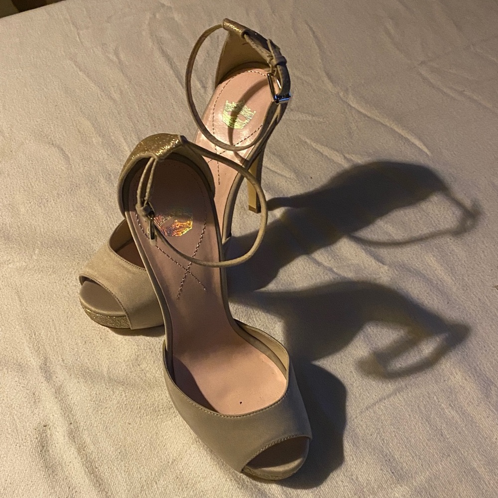 Miss America beige/glitter ankle strap platform sandal 4.5” heel peep toe size7